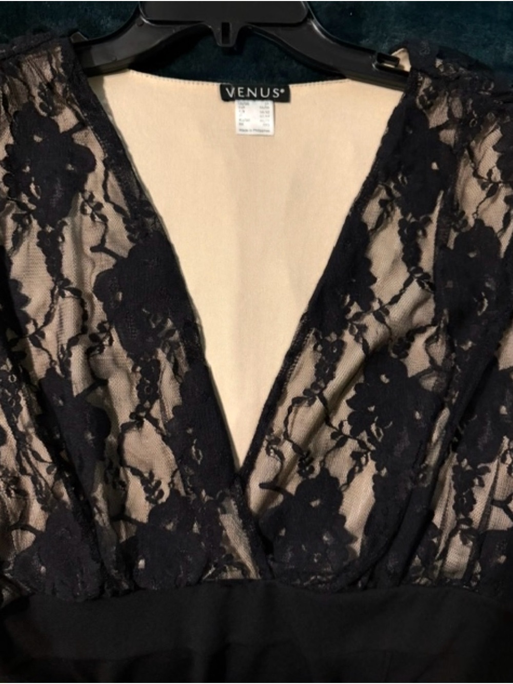 VENUS - Beautiful and sophisticated black lace cocktail dress